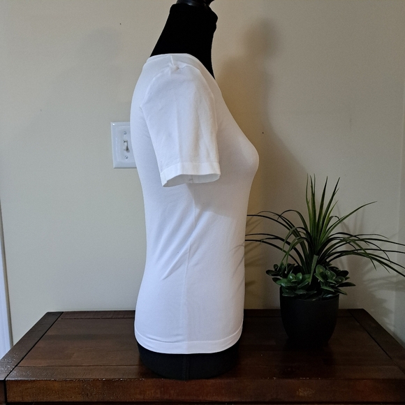 Set Of 2 Tahari Tees Smoothing T-shirts Black White Women's Size Small Crewneck - Picture 7 of 16